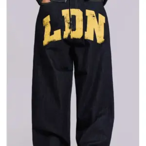 HOUZHOU Vintage Letter Print Jeans Women Black Gothic Y2k Baggy Denim Trousers Retro Hip Hop Grunge Wide Leg Pants Streetwear