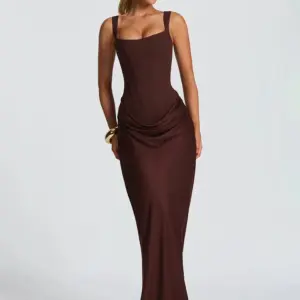 Mozision Backless Ruched Sexy Maxi Dress Women Elegant Square Collar Tapered Straps Sleeveless Bodycon Club Party Long Dress