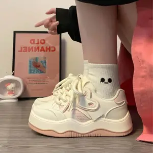 Die neuen sportlichen Freizeitschuhe von 2025 sind modisch, hübsch und atmungsaktiv für Damen.