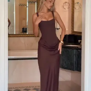 Women Brown Pleated Sling Maxi Dress Square Neck Sleeveless Off-shoulder Waist Cinching Slim Dresses Fashion Evening Party Gowns