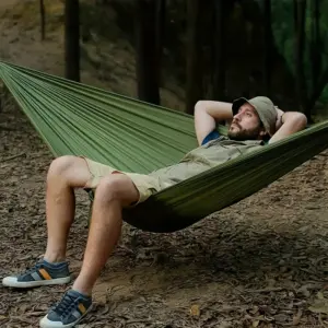 1Set Hammock with Straps and Storage Bag, Lightweight and Durable Textile Material Suitable for Beach Picnics and Hiking Trips